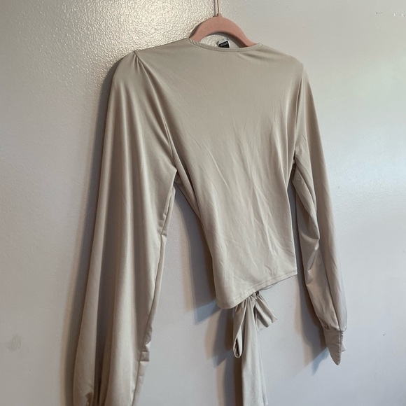 𝅺WINDSOR Beige Top - Picture 5 of 14